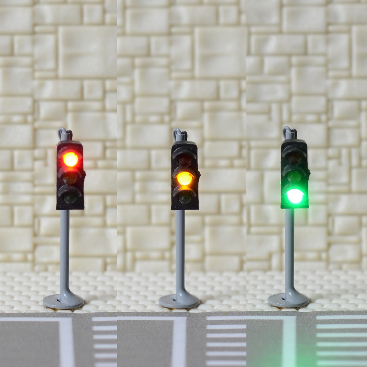thumbnail image 2 of 2 O Scale Traffic Signal Lights - Black Brass With LED For Model Railroad Crossing 2 of 2
